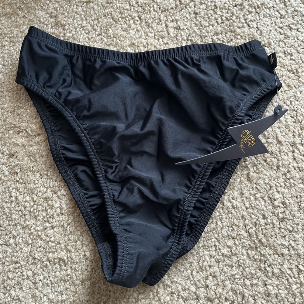 Cleo the Hurricane ESSENTIAL HIGH RIDER HOT PANTS in Black